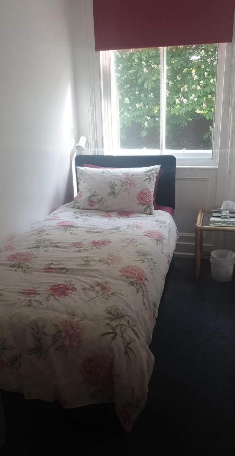 Heath House Bed & Breakfast ดิวสเบอรี ภายนอก รูปภาพ