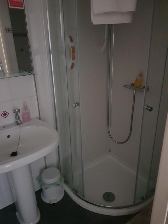 Heath House Bed & Breakfast ดิวสเบอรี ภายนอก รูปภาพ