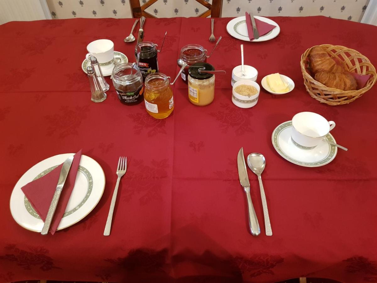 Heath House Bed & Breakfast ดิวสเบอรี ภายนอก รูปภาพ